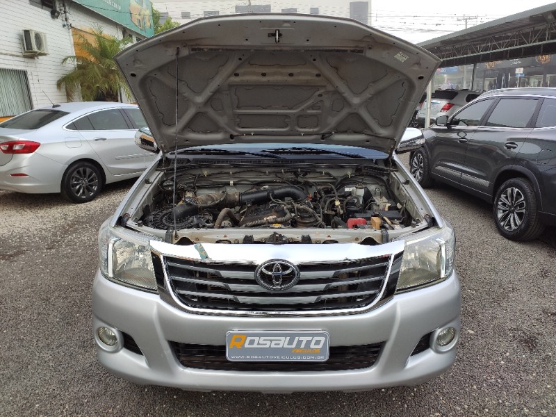 TOYOTA HILUX 2.7 SRV 4X4 CD 16V FLEX 4P AUTOMÁTICO 2013/2013 ROSAUTO VEÍCULOS VENÂNCIO AIRES / Carros no Vale