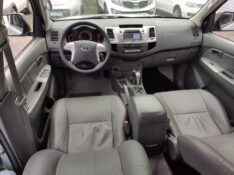 TOYOTA HILUX 2.7 SRV 4X4 CD 16V FLEX 4P AUTOMÁTICO 2013/2013 ROSAUTO VEÍCULOS VENÂNCIO AIRES / Carros no Vale