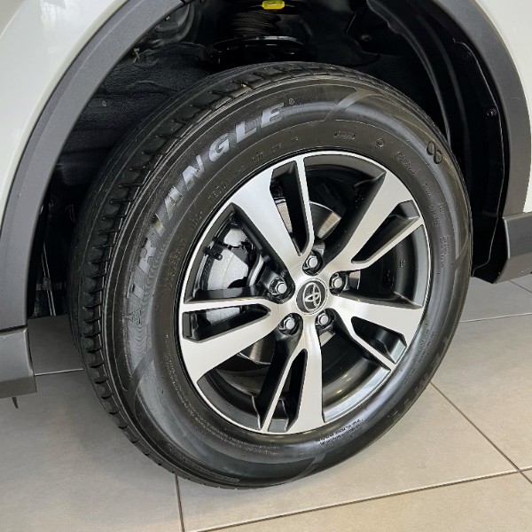 TOYOTA RAV4 2.0 HIGH 4X2 16V 2017/2017 JOÃO CARROS MULTIMARCAS GUAPORÉ / Carros no Vale