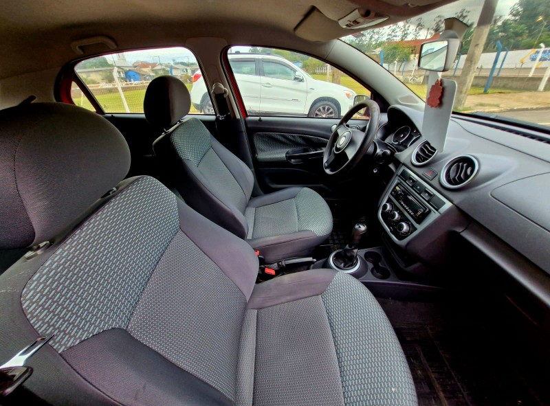 VOLKSWAGEN GOL 1.0 MI TRENDLINE 8V FLEX 4P MANUAL 2011/2012 CRUZEIRO MULTIMARCAS CRUZEIRO DO SUL / Carros no Vale