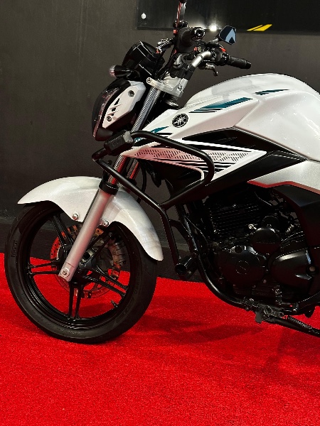 YAMAHA FAZER 250IE LIMITED EDITION /2016 EXCLUSIVO VEÍCULOS SANTA CRUZ DO SUL / Carros no Vale