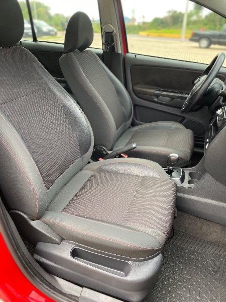 VOLKSWAGEN FOX 1.6 MI I-MOTION 8V 2011 /2011 NEURI VEÍCULOS LAJEADO / Carros no Vale