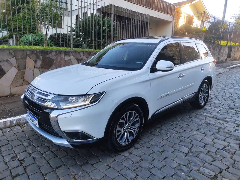 OUTLANDER 2.2 DIESEL 2018