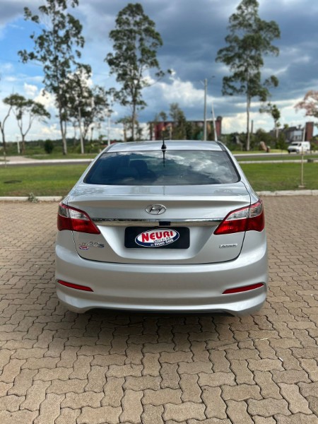 HYUNDAI HB20 1.6 PREMIUM 16V FLEX 4P AUTOMÁTICO 2016/2017 NEURI VEÍCULOS LAJEADO / Carros no Vale