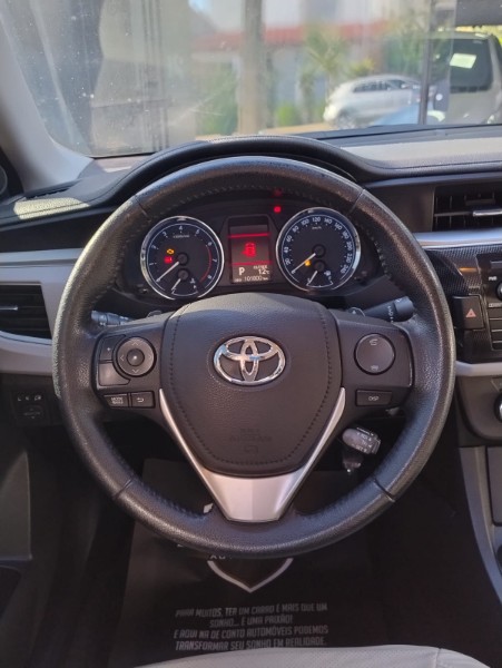 TOYOTA COROLLA 2.0 XEI 16V 2015/2016 DE CONTO AUTOMÓVEIS SARANDI / Carros no Vale