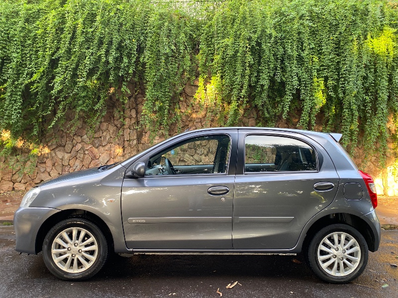 TOYOTA ETIOS XLS 1.5 2013/2013 ESTAÇÃO DO CARRO ESTRELA / Carros no Vale