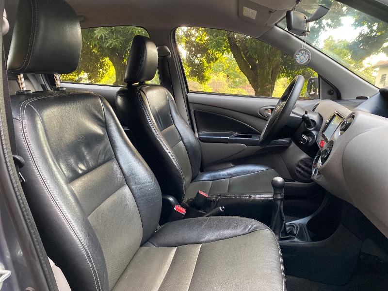 TOYOTA ETIOS XLS 1.5 2013/2013 ESTAÇÃO DO CARRO ESTRELA / Carros no Vale