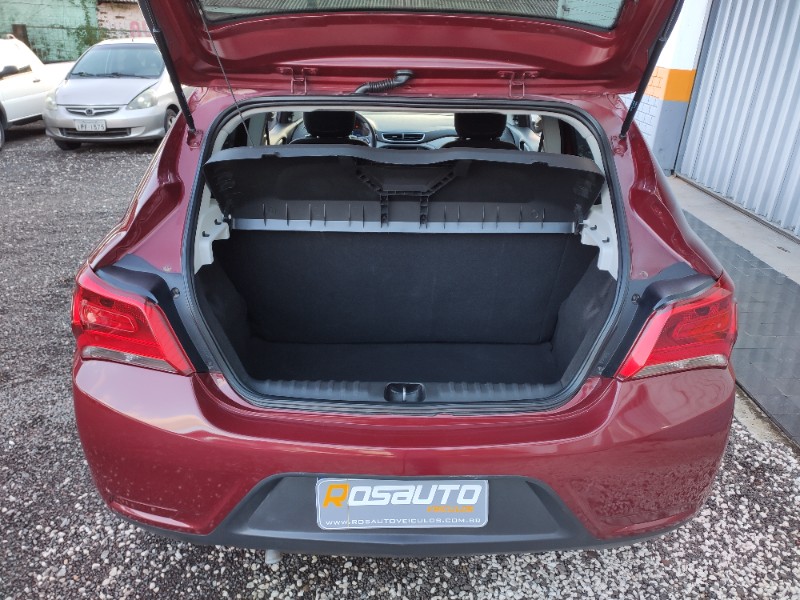 CHEVROLET ONIX LT 1.0 2018/2018 ROSAUTO VEÍCULOS VENÂNCIO AIRES / Carros no Vale