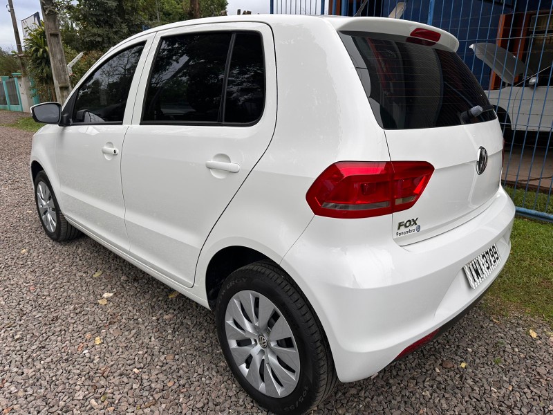 VOLKSWAGEN FOX 1.0 2015/2015 MENEGHINI VEÍCULOS ARROIO DO MEIO / Carros no Vale