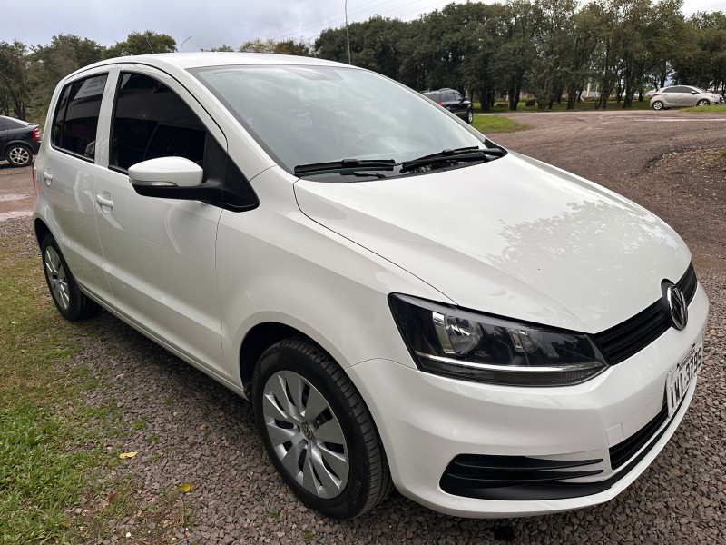 VOLKSWAGEN FOX 1.0 2015/2015 MENEGHINI VEÍCULOS ARROIO DO MEIO / Carros no Vale