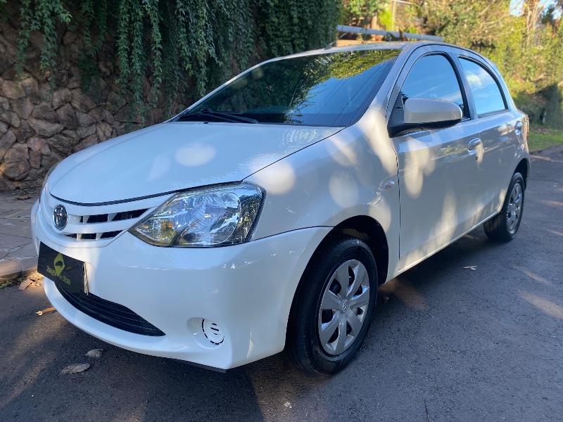 TOYOTA ETIOS XS 1.5 2015/2015 ESTAÇÃO DO CARRO ESTRELA / Carros no Vale
