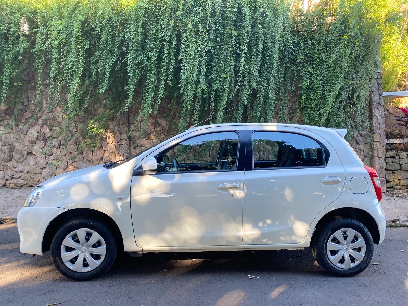 TOYOTA ETIOS XS 1.5 2015/2015 ESTAÇÃO DO CARRO ESTRELA / Carros no Vale