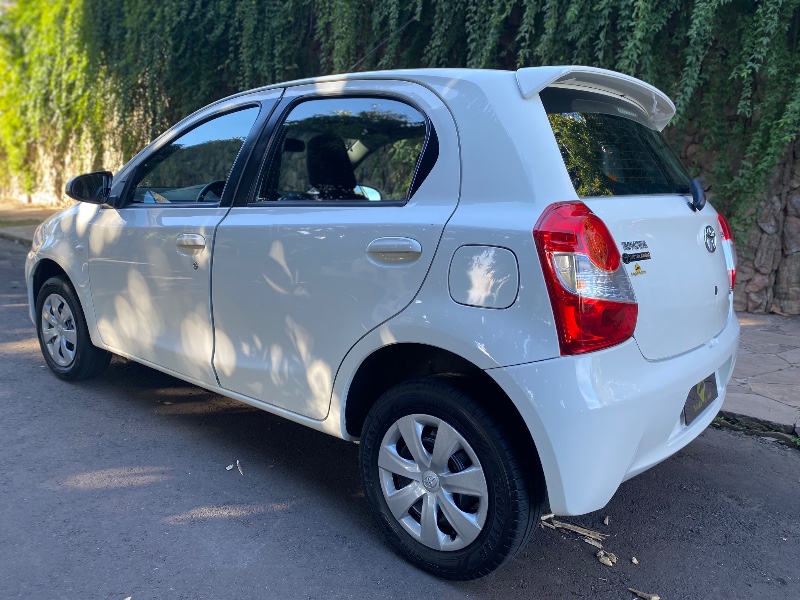 TOYOTA ETIOS XS 1.5 2015/2015 ESTAÇÃO DO CARRO ESTRELA / Carros no Vale