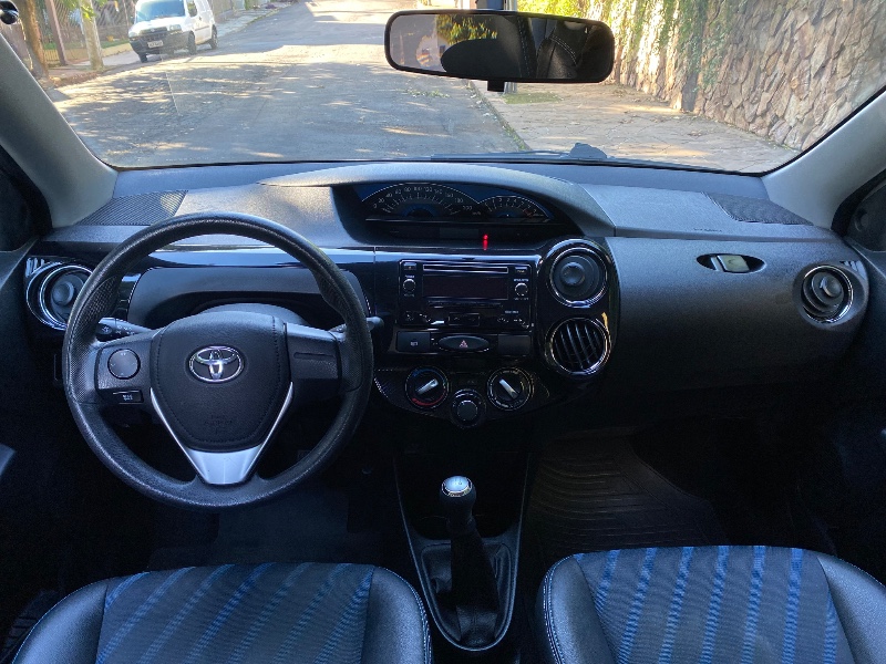 TOYOTA ETIOS XS 1.5 2015/2015 ESTAÇÃO DO CARRO ESTRELA / Carros no Vale