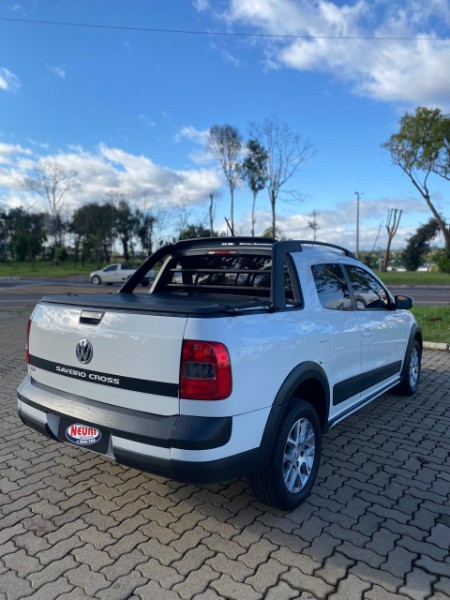 VOLKSWAGEN SAVEIRO SAVEIRO CROSS 1.6 T.FLEX 16V CD 2016/2016 NEURI VEÍCULOS LAJEADO / Carros no Vale