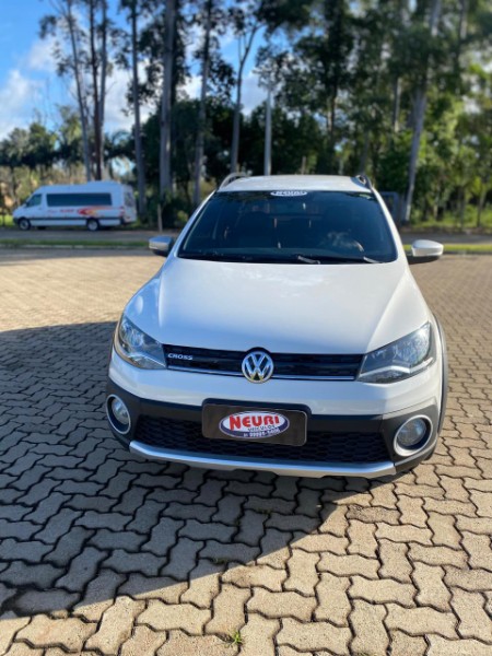 VOLKSWAGEN SAVEIRO SAVEIRO CROSS 1.6 T.FLEX 16V CD 2016/2016 NEURI VEÍCULOS LAJEADO / Carros no Vale