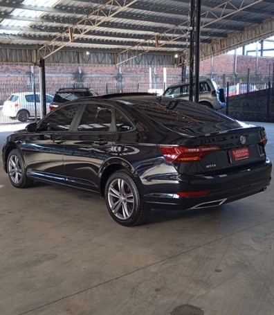 VOLKSWAGEN JETTA 1.4 R-LINE 250 16V TSI 2018/2019 LAVENDA VEÍCULOS ARROIO DO MEIO / Carros no Vale