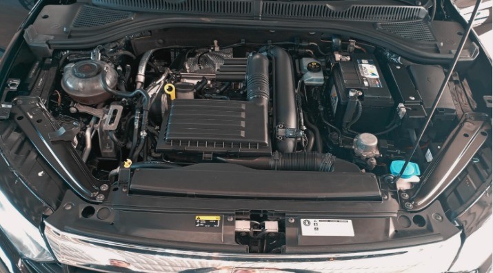 VOLKSWAGEN JETTA 1.4 R-LINE 250 16V TSI 2018/2019 LAVENDA VEÍCULOS ARROIO DO MEIO / Carros no Vale