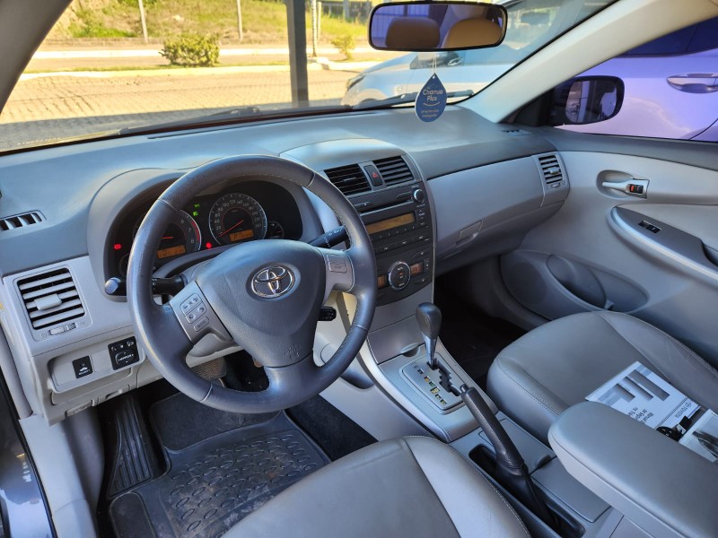 TOYOTA COROLLA XEI 1.8 16V FLEX AUT. 2009/2010 TS VEÍCULOS ANTA GORDA / Carros no Vale