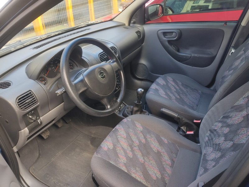 CHEVROLET CORSA SEDAN 1.8 2002/2003 ALTERNATIVA VEÍCULOS LAJEADO / Carros no Vale