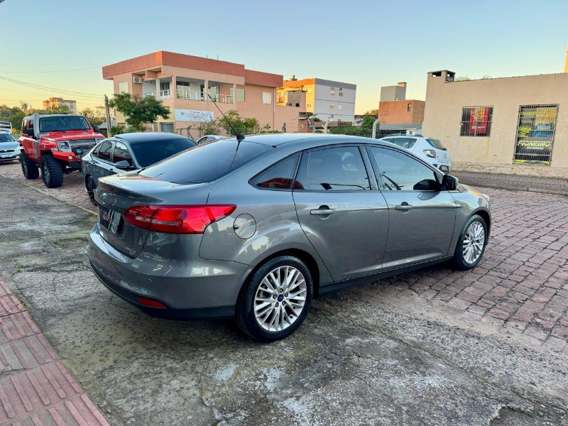 FORD FOCUS SE 2.0 FLEX 4P AUT 2015/2016 AR MULTIMARCAS VENÂNCIO AIRES / Carros no Vale