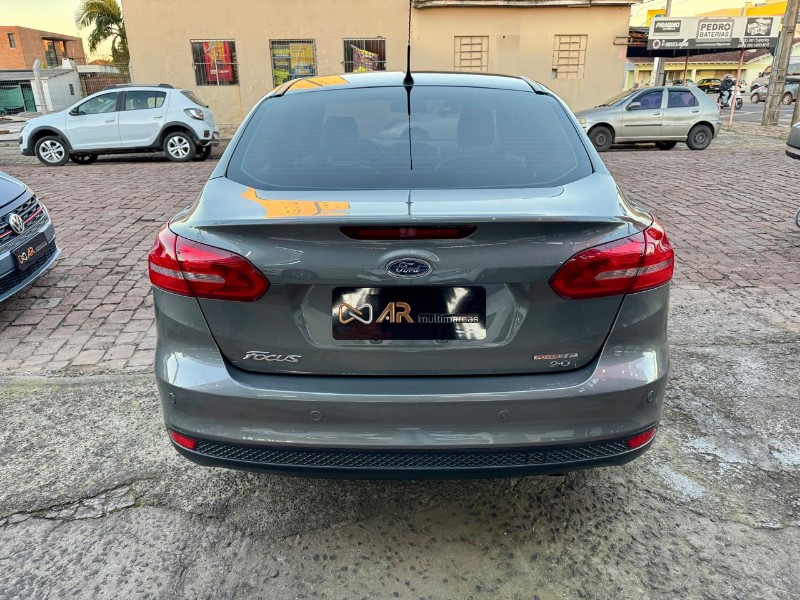 FORD FOCUS SE 2.0 FLEX 4P AUT 2015/2016 AR MULTIMARCAS VENÂNCIO AIRES / Carros no Vale