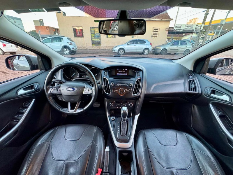 FORD FOCUS SE 2.0 FLEX 4P AUT 2015/2016 AR MULTIMARCAS VENÂNCIO AIRES / Carros no Vale