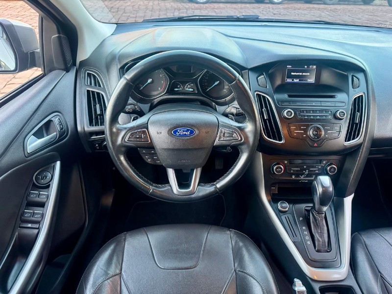 FORD FOCUS SE 2.0 FLEX 4P AUT 2015/2016 AR MULTIMARCAS VENÂNCIO AIRES / Carros no Vale