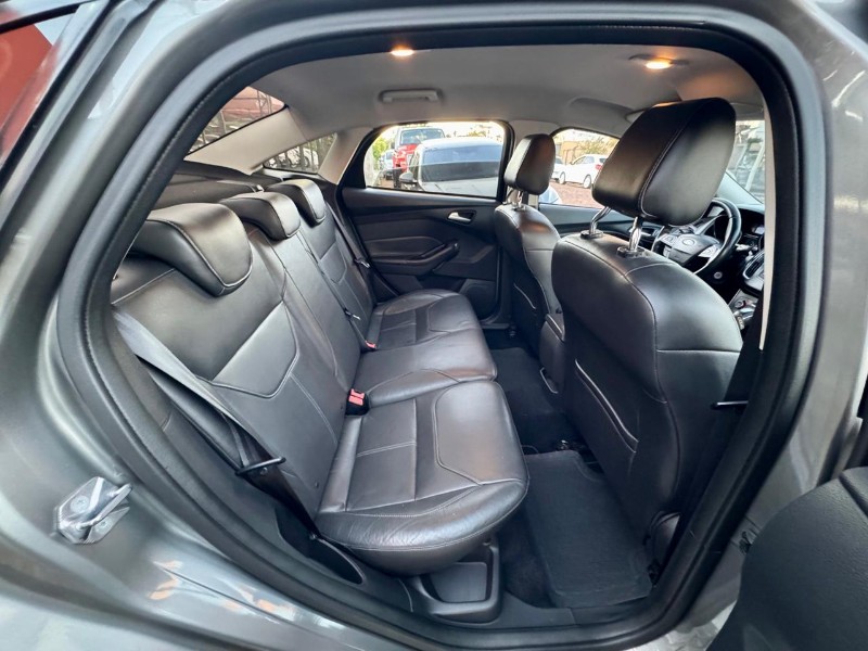 FORD FOCUS SE 2.0 FLEX 4P AUT 2015/2016 AR MULTIMARCAS VENÂNCIO AIRES / Carros no Vale