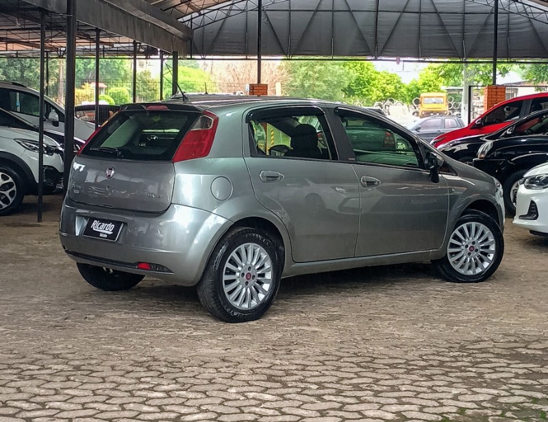 FIAT PUNTO 1.4 ATTRACTIVE 2009/2010 RICARDO VEÍCULOS TEUTÔNIA / Carros no Vale