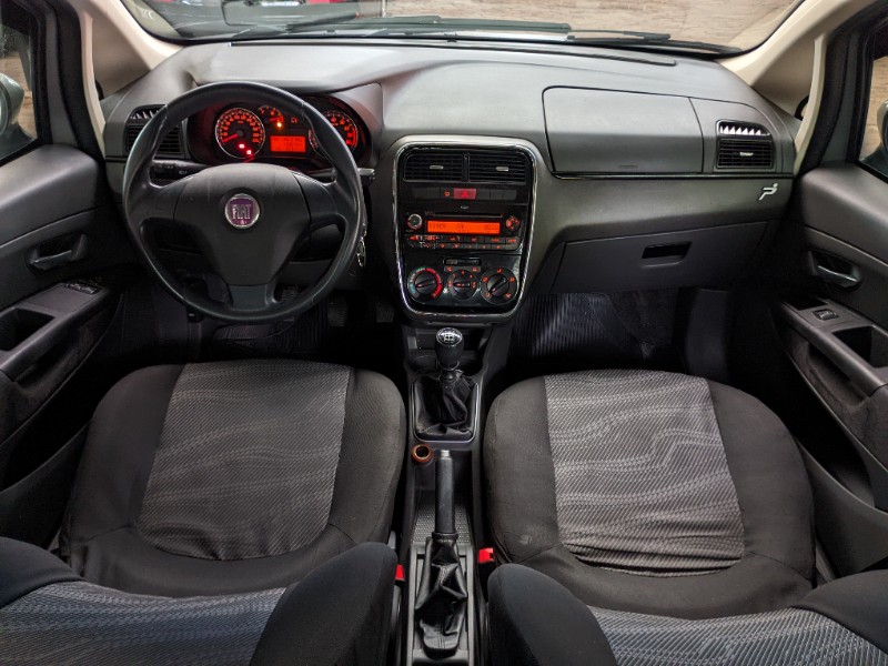 FIAT PUNTO 1.4 ATTRACTIVE 2009/2010 RICARDO VEÍCULOS TEUTÔNIA / Carros no Vale