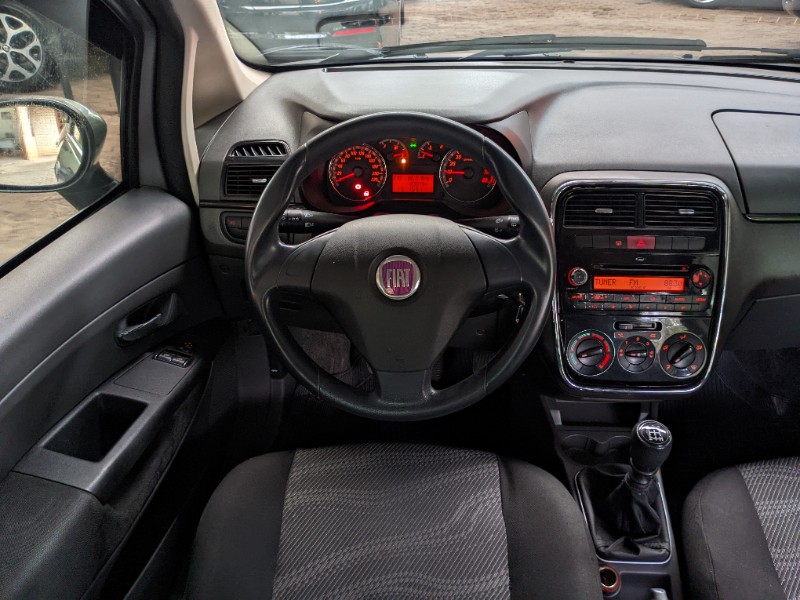 FIAT PUNTO 1.4 ATTRACTIVE 2009/2010 RICARDO VEÍCULOS TEUTÔNIA / Carros no Vale