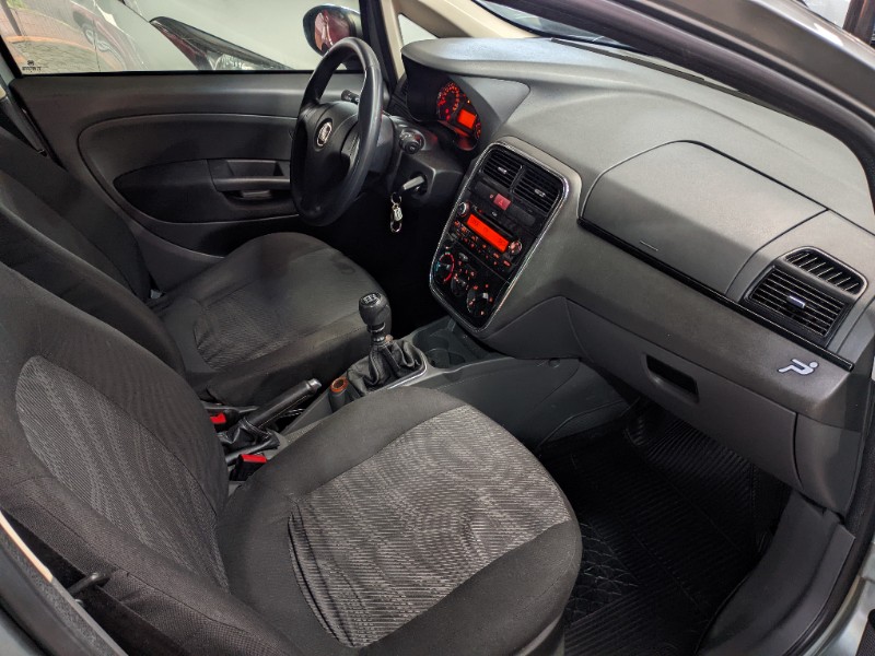 FIAT PUNTO 1.4 ATTRACTIVE 2009/2010 RICARDO VEÍCULOS TEUTÔNIA / Carros no Vale