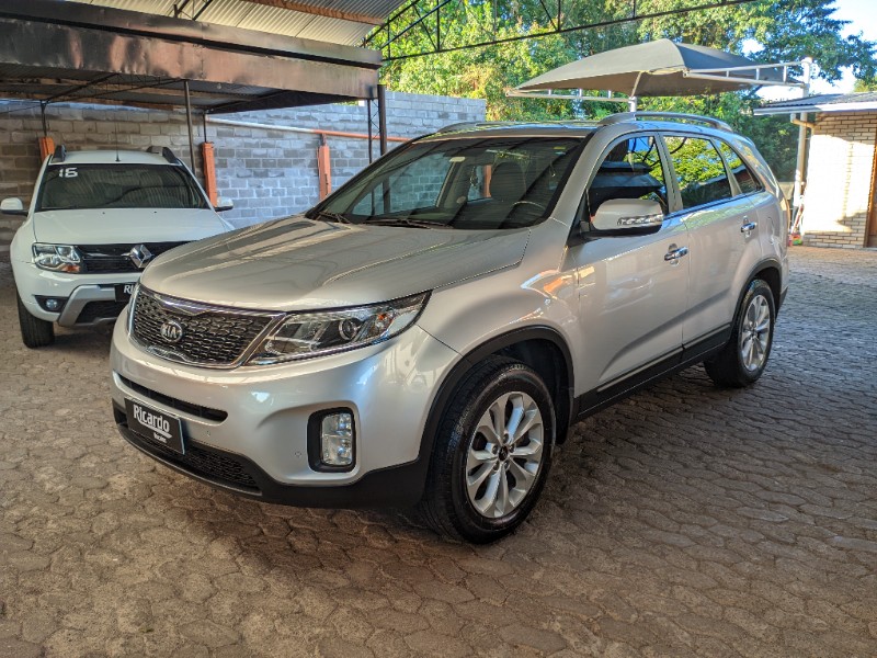 KIA SORENTO 2.4 EX2 4X2 16V GASOLINA 4P AUTOMÁTICO 2014/2015 RICARDO VEÍCULOS TEUTÔNIA / Carros no Vale