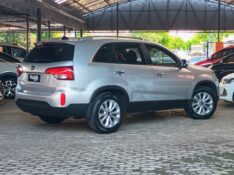 KIA SORENTO 2.4 EX2 4X2 16V GASOLINA 4P AUTOMÁTICO 2014/2015 RICARDO VEÍCULOS TEUTÔNIA / Carros no Vale