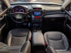 KIA SORENTO 2.4 EX2 4X2 16V GASOLINA 4P AUTOMÁTICO 2014/2015 RICARDO VEÍCULOS TEUTÔNIA / Carros no Vale