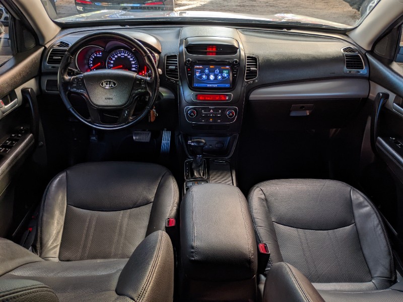 KIA SORENTO 2.4 EX2 4X2 16V GASOLINA 4P AUTOMÁTICO 2014/2015 RICARDO VEÍCULOS TEUTÔNIA / Carros no Vale