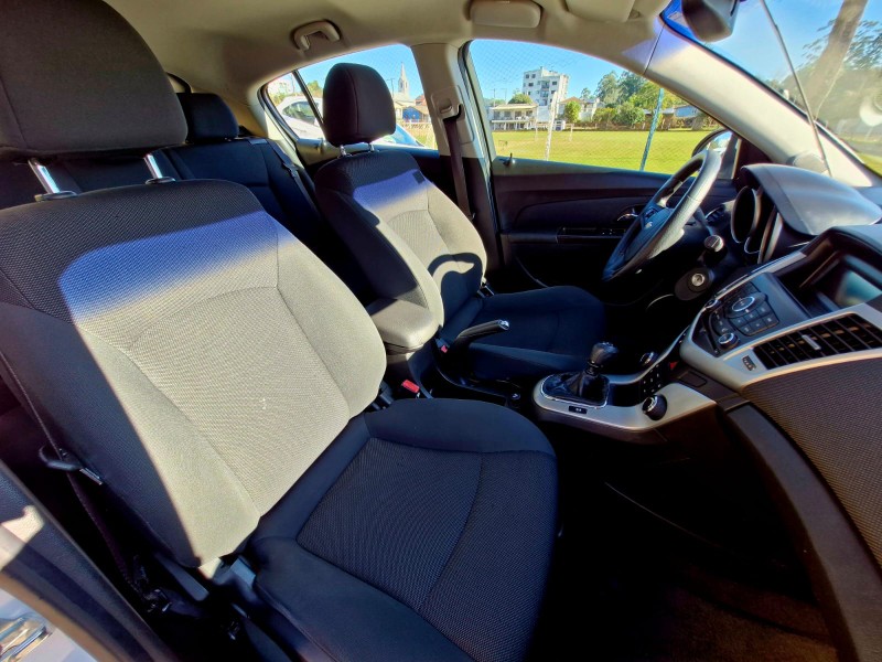 CHEVROLET CRUZE 1.8 LT SPORT6 16V FLEX 4P MANUAL 2013/2013 CRUZEIRO MULTIMARCAS CRUZEIRO DO SUL / Carros no Vale