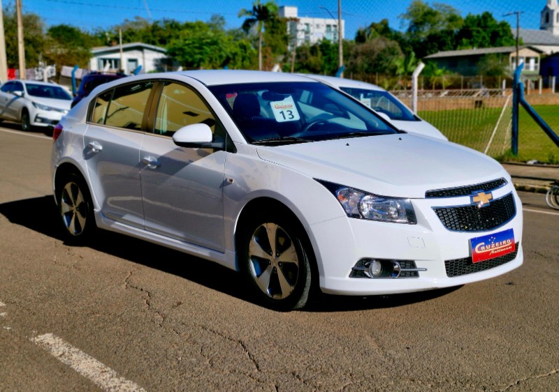 CHEVROLET CRUZE 1.8 LT SPORT6 16V FLEX 4P MANUAL 2013/2013 CRUZEIRO MULTIMARCAS CRUZEIRO DO SUL / Carros no Vale