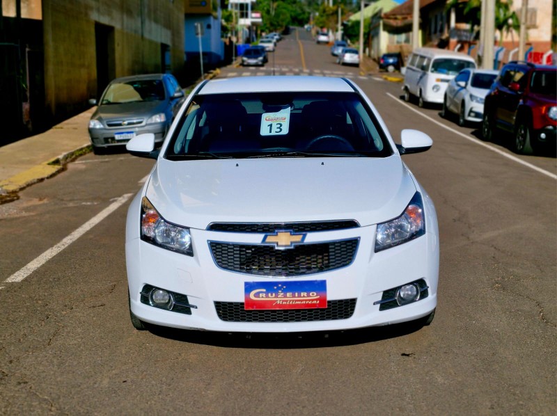 CHEVROLET CRUZE 1.8 LT SPORT6 16V FLEX 4P MANUAL 2013/2013 CRUZEIRO MULTIMARCAS CRUZEIRO DO SUL / Carros no Vale