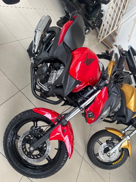 HONDA MOTOS CB 300R /2011 JASER MOTOS LAJEADO / Carros no Vale
