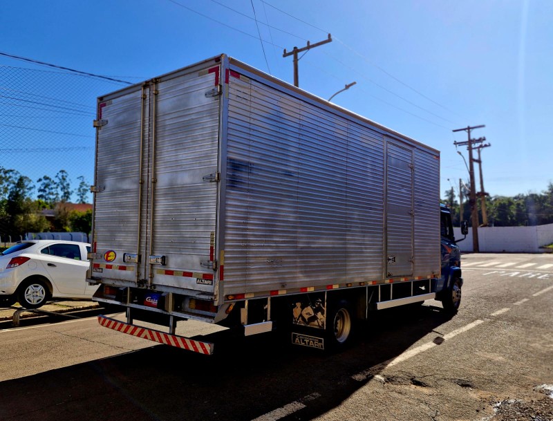 MERCEDES-BENZ CAMINHÕES MB 710 2008/2009 CRUZEIRO MULTIMARCAS CRUZEIRO DO SUL / Carros no Vale