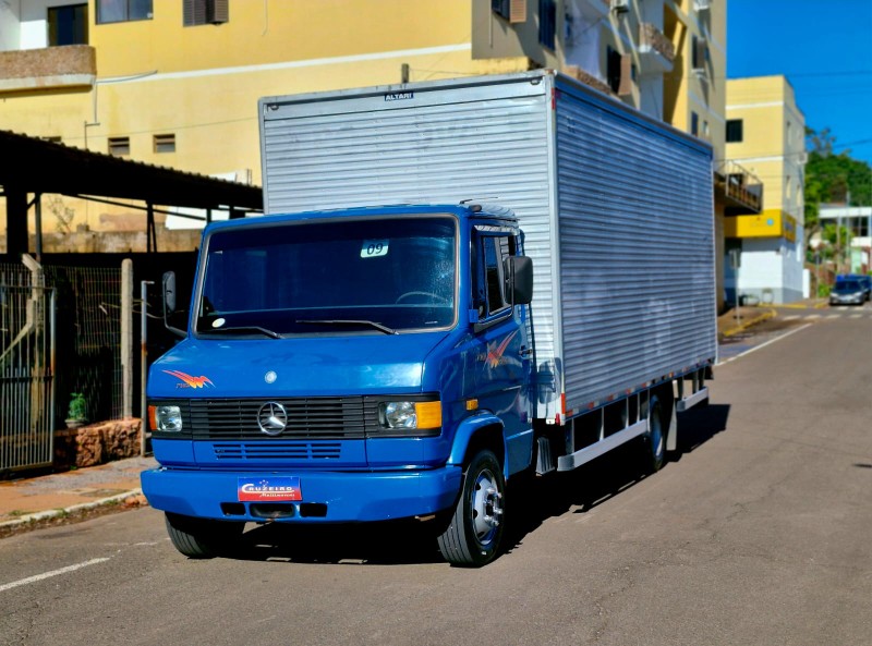 MERCEDES-BENZ CAMINHÕES MB 710 2008/2009 CRUZEIRO MULTIMARCAS CRUZEIRO DO SUL / Carros no Vale