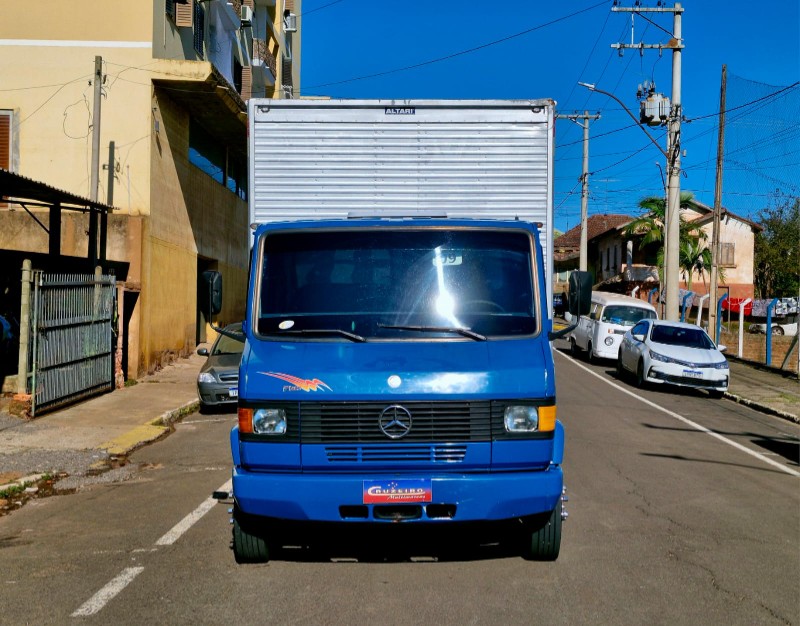 MERCEDES-BENZ CAMINHÕES MB 710 2008/2009 CRUZEIRO MULTIMARCAS CRUZEIRO DO SUL / Carros no Vale