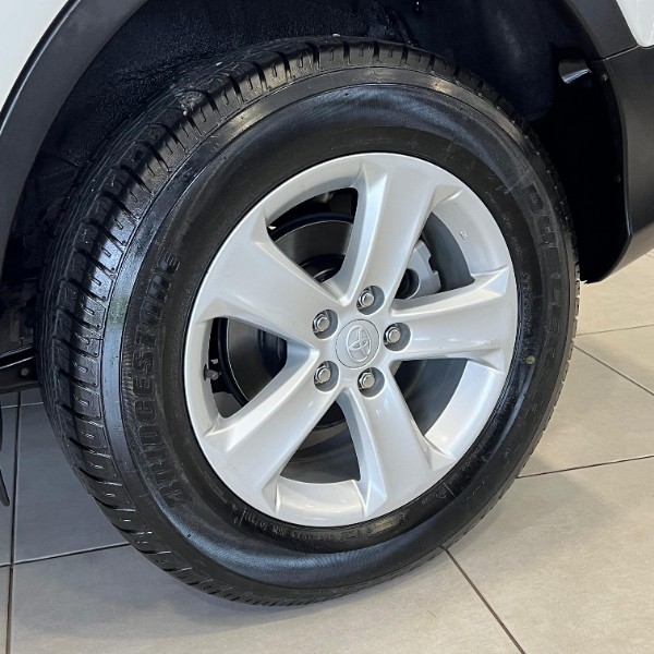 TOYOTA RAV4 2.0 4X2 16V 2013/2013 JOÃO CARROS MULTIMARCAS GUAPORÉ / Carros no Vale