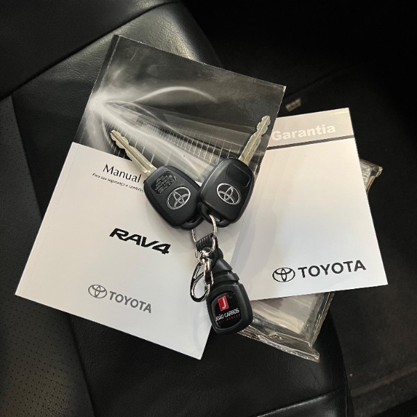 TOYOTA RAV4 2.0 4X2 16V 2013/2013 JOÃO CARROS MULTIMARCAS GUAPORÉ / Carros no Vale