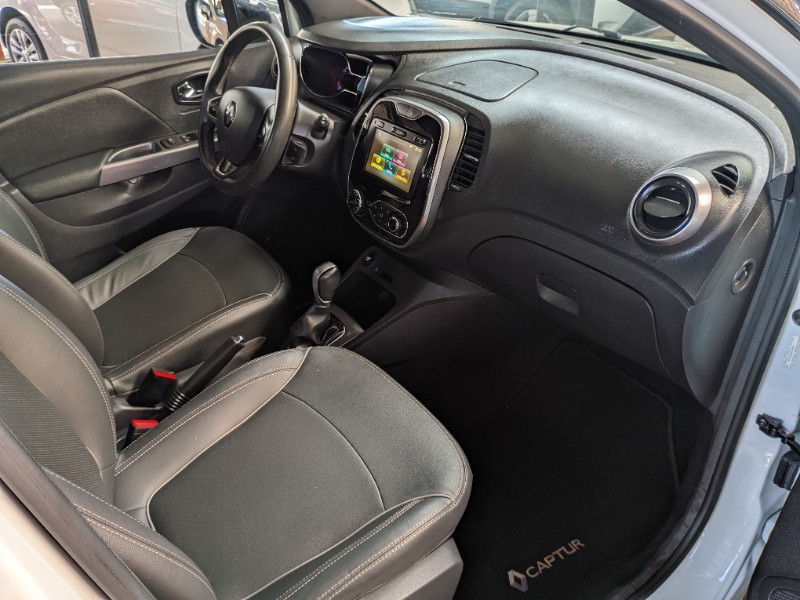 RENAULT CAPTUR 1.6 16V INTENSE BOSE 2020/2021 RICARDO VEÍCULOS TEUTÔNIA / Carros no Vale