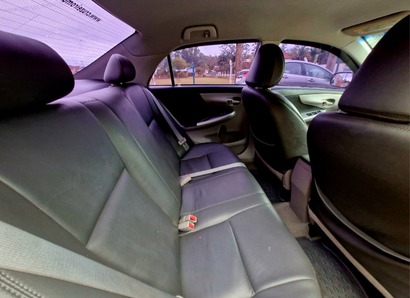 TOYOTA COROLLA 1.8 GLI 16V FLEX 4P AUTOMÁTICO 2014/2014 CRUZEIRO MULTIMARCAS CRUZEIRO DO SUL / Carros no Vale