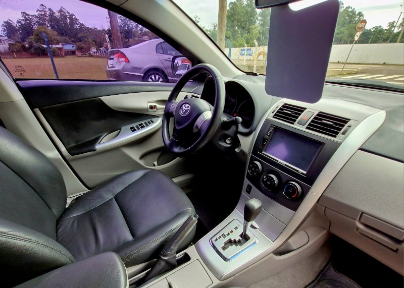 TOYOTA COROLLA 1.8 GLI 16V FLEX 4P AUTOMÁTICO 2014/2014 CRUZEIRO MULTIMARCAS CRUZEIRO DO SUL / Carros no Vale