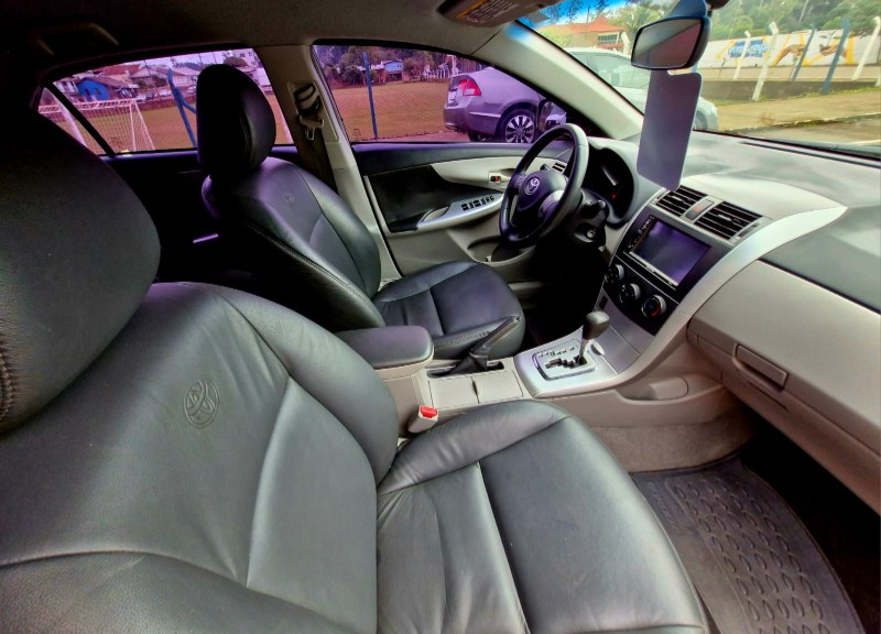 TOYOTA COROLLA 1.8 GLI 16V FLEX 4P AUTOMÁTICO 2014/2014 CRUZEIRO MULTIMARCAS CRUZEIRO DO SUL / Carros no Vale